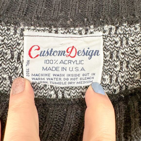 1980s Sweater with Snowflakes Vintage Ski Sweater - Picture 4 of 5